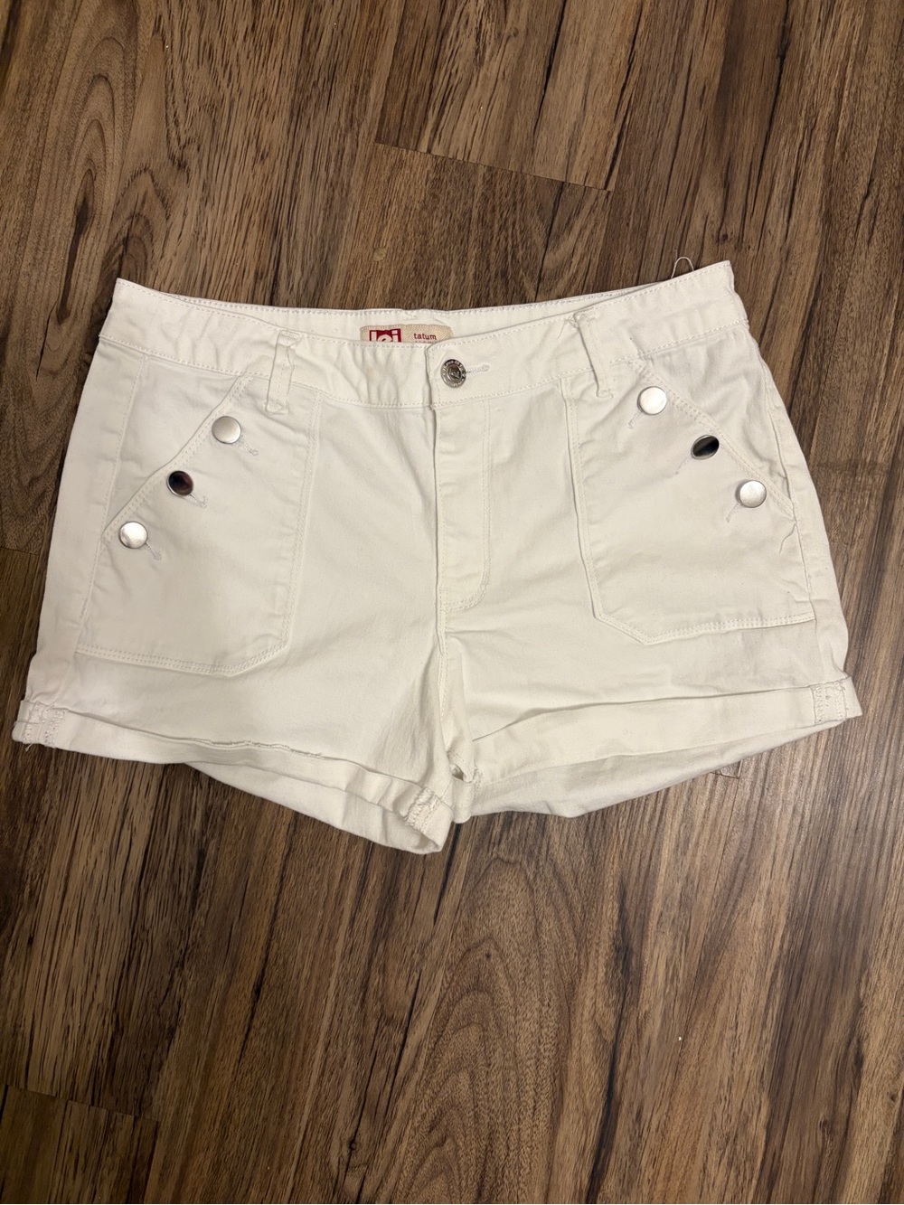 lei Cotton Shorts with Snap-Accent Pockets